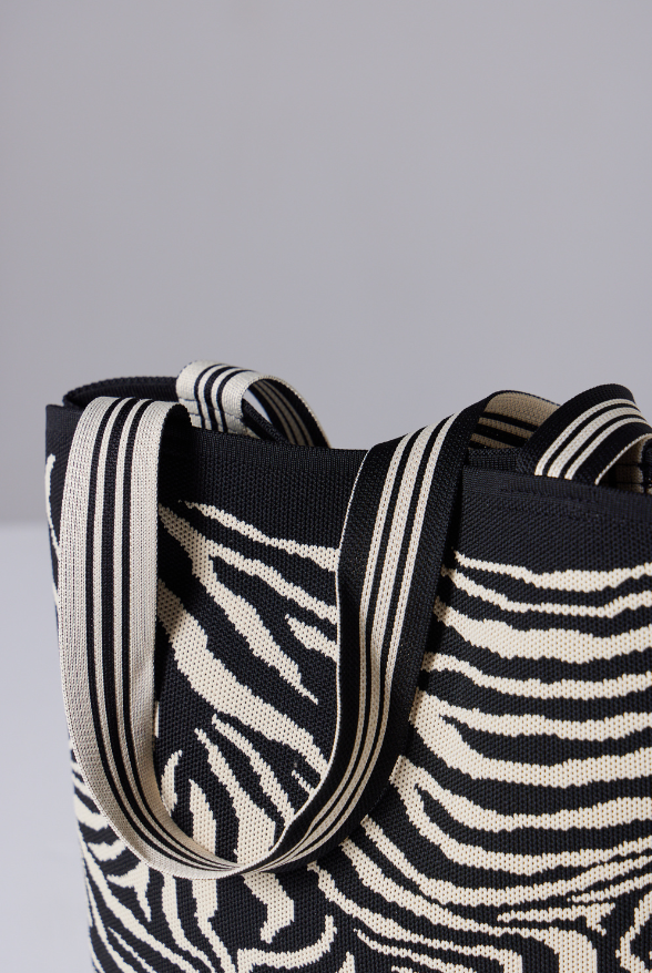 Duck Apparel Zebra Bucket Bag