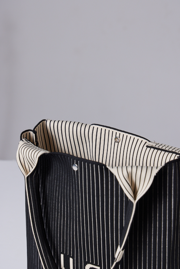 Duck Apparel Signature black Bucket Bag