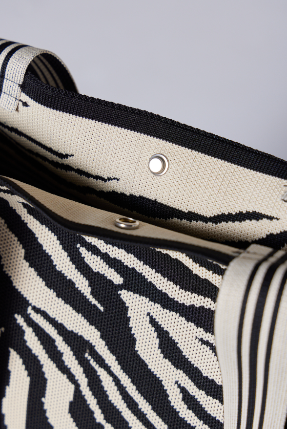 Duck Apparel Zebra Bucket Bag