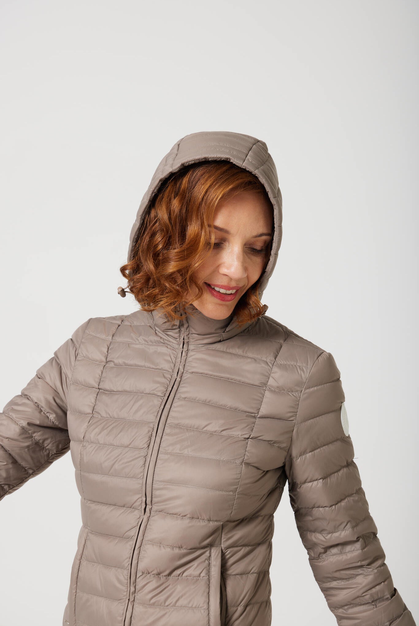 Women’s Chai Classic Jacket™ in warm taupe, lightweight puffer jacket for casual everyday wear and versatile outerwear in South Africa