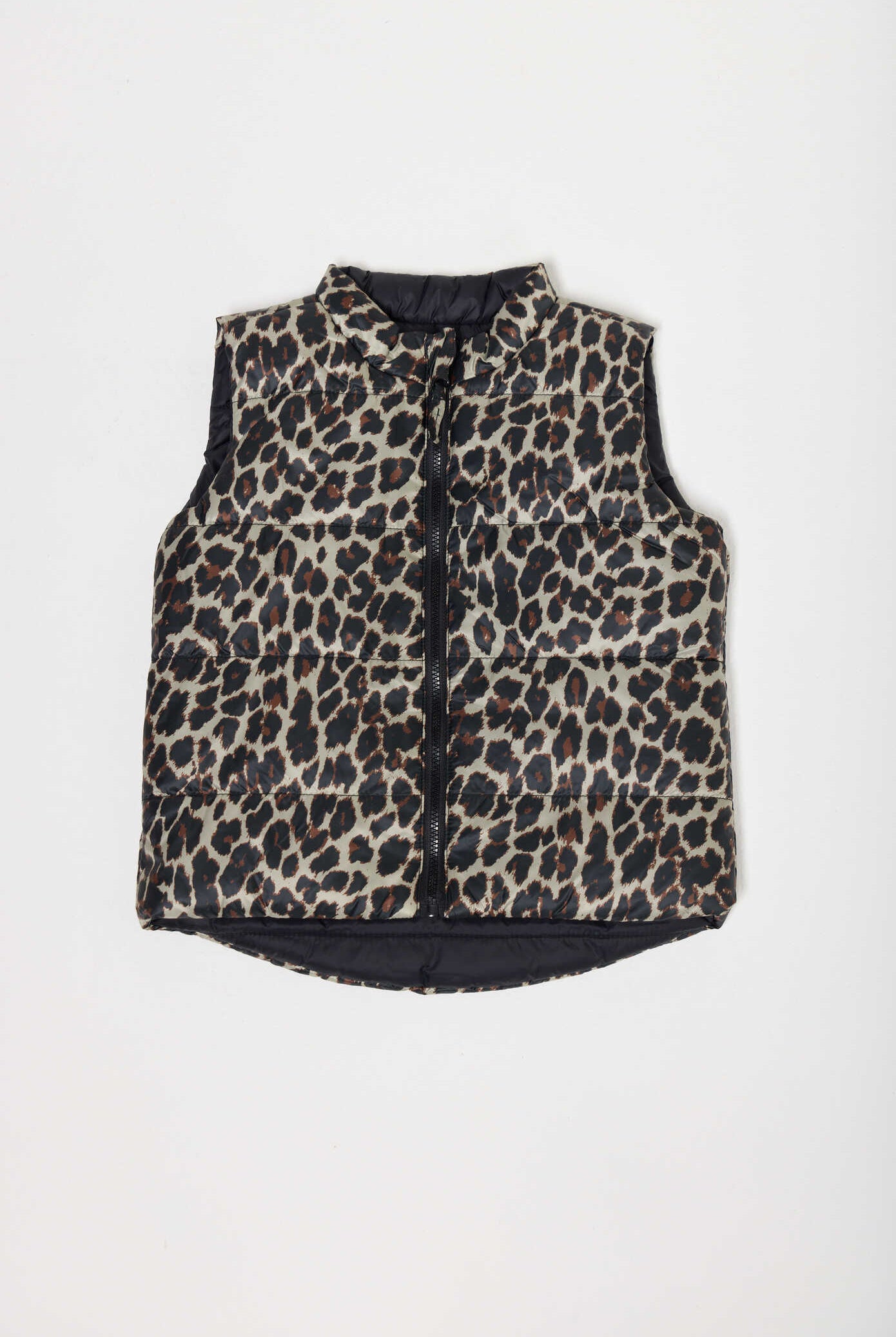 Kids Leopard x Black Gilet™ — sleeveless kids’ puffer vest in bold leopard print with black accents, a fun winter essential in South Africa