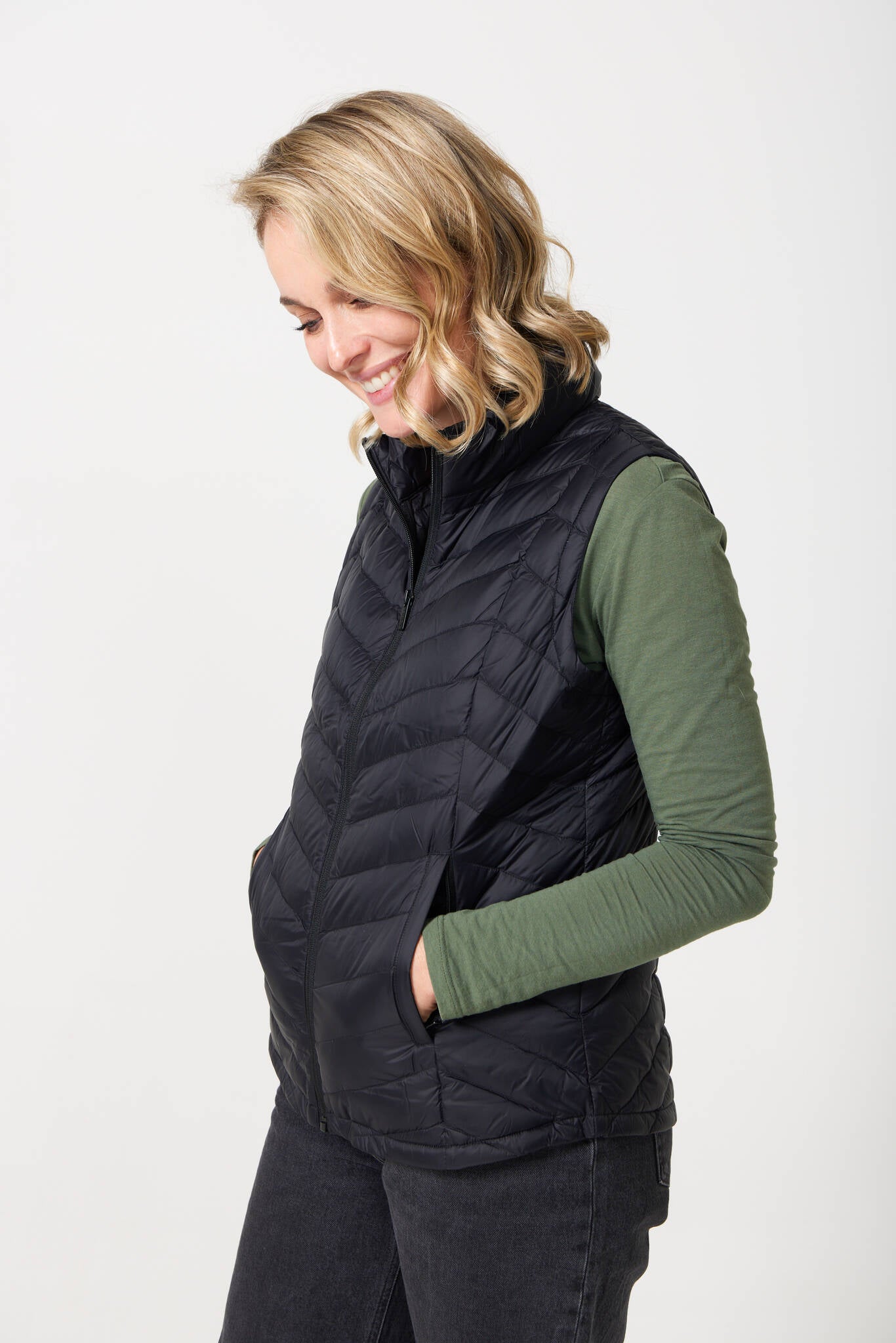 Midnight Classic Gilet™ — women’s sleeveless puffer vest in sleek midnight black, lightweight and versatile for layering in South Africa.